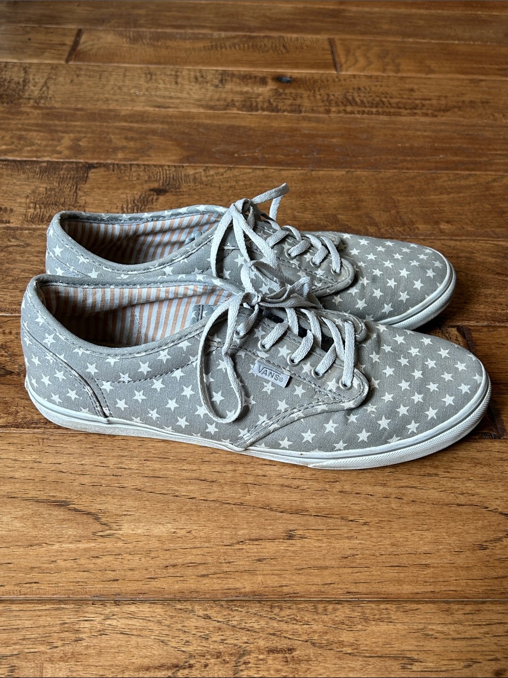 Vans Atwood Low Top Sneakers Skate Shoes Gray White Star Print Womens Size 9.5